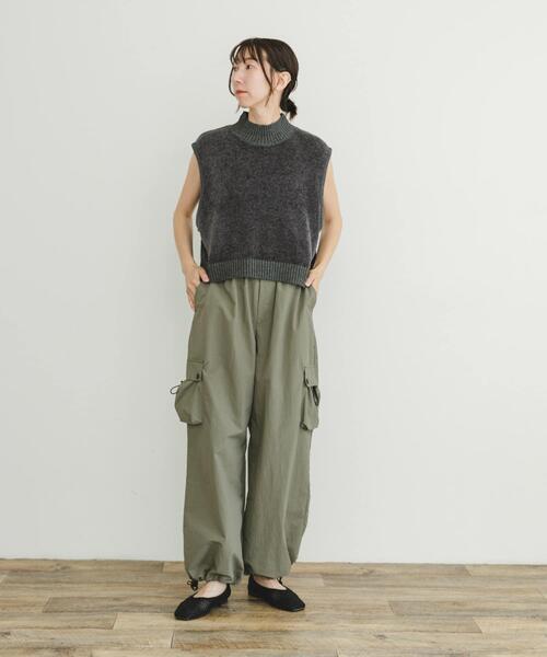 ITEMS URBANRESEARCH（アイテムズ アーバンリサーチ）の「ブークレハイネックベスト（ニット/セーター・レディース・ライトカーキ/チャコールグレー/オフホワイト・FREE）」の7枚目の写真