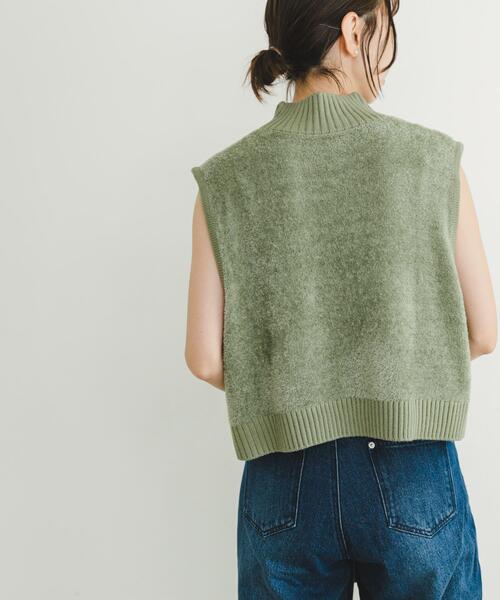 ITEMS URBANRESEARCH（アイテムズ アーバンリサーチ）の「ブークレハイネックベスト（ニット/セーター・レディース・ライトカーキ/チャコールグレー/オフホワイト・FREE）」の18枚目の写真