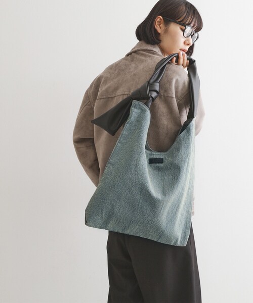 tk.TAKEO KIKUCHI(ティーケータケオキクチ)の「◆ギミックショルダーバッグ(ショルダーバッグ・レディース・ホワイト系3/ホワイト系2/ブラック/ブラック系4/ブラック系/ブルー系その他7/ブルー系その他4/シルバー系5/ブラック系8・00)」の2枚目の写真