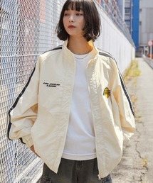 NBA（エヌビーエー）の「NBA/エヌビーエー 別注 チームロゴ刺繍  サイドライン オーバーサイズドロスト撥水ナイロントラックブルゾン（ブルゾン）」