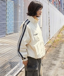 NBA（エヌビーエー）の「NBA/エヌビーエー 別注 チームロゴ刺繍  サイドライン オーバーサイズドロスト撥水ナイロントラックブルゾン（ブルゾン）」