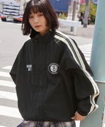 NBA（エヌビーエー）の「NBA/エヌビーエー 別注 チームロゴ刺繍  サイドライン オーバーサイズドロスト撥水ナイロントラックブルゾン（ブルゾン）」