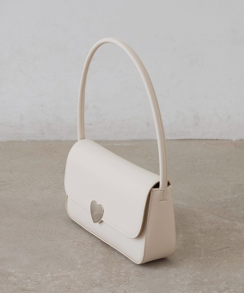 EFOLE（エフォル）の「Heart motif oneshoulder bag / ハートモチーフ ワンショルダー バッグ（ショルダーバッグ・レディース・ベージュ/オフホワイト・FREE）」の3枚目の写真