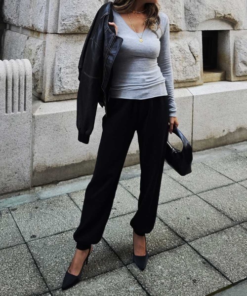 esutoreja（エストレジャ）の「Vネックシンプルトップス（Tシャツ/カットソー・レディース・ブラック/グレー/ホワイト/チャコール・FREE）」の8枚目の写真