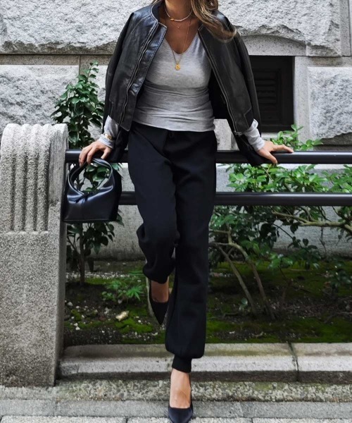 esutoreja（エストレジャ）の「Vネックシンプルトップス（Tシャツ/カットソー・レディース・ブラック/グレー/ホワイト/チャコール・FREE）」の9枚目の写真