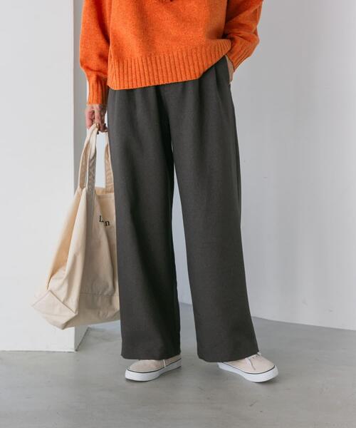 URBAN RESEARCH DOORS(アーバンリサーチドアーズ)の「『UR TECH SMOOTHLUXE』ワイドトラウザー(その他パンツ・レディース・チャコールグレー/アイボリー・SMALL/MEDIUM)」の2枚目の写真