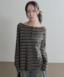 UNE MANSION(ユヌマンション)のムードオフショルダーボタンストライプルーズフィットカットソー(Tシャツ/カットソー)
