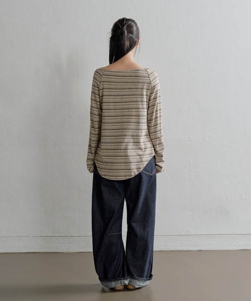UNE MANSION(ユヌマンション)の「ムードオフショルダーボタンストライプルーズフィットカットソー(Tシャツ/カットソー・レディース・ベージュ/チャコール・FREE)」の22枚目の写真