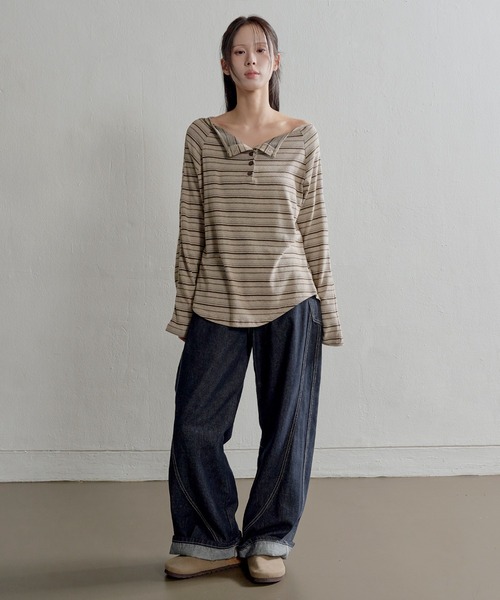 UNE MANSION(ユヌマンション)の「ムードオフショルダーボタンストライプルーズフィットカットソー(Tシャツ/カットソー・レディース・ベージュ/チャコール・FREE)」の9枚目の写真