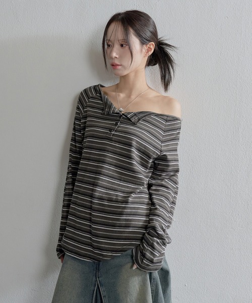 UNE MANSION(ユヌマンション)の「ムードオフショルダーボタンストライプルーズフィットカットソー(Tシャツ/カットソー・レディース・ベージュ/チャコール・FREE)」の16枚目の写真