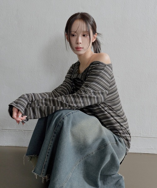 UNE MANSION(ユヌマンション)の「ムードオフショルダーボタンストライプルーズフィットカットソー(Tシャツ/カットソー・レディース・ベージュ/チャコール・FREE)」の17枚目の写真