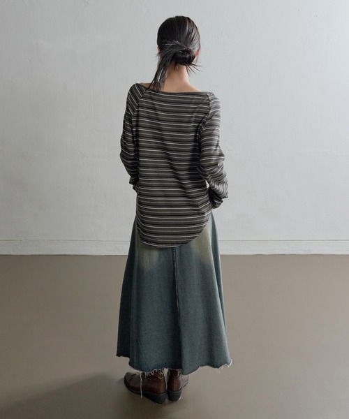 UNE MANSION(ユヌマンション)の「ムードオフショルダーボタンストライプルーズフィットカットソー(Tシャツ/カットソー・レディース・ベージュ/チャコール・FREE)」の10枚目の写真