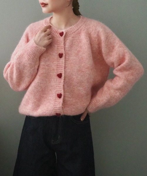 LAULEN（ローレン）の「heart button knit cardigan /ハートボタンニットカーディガン（カーディガン/ボレロ・レディース・アイボリー/チャコールグレー/ピンク・FREE）」の3枚目の写真