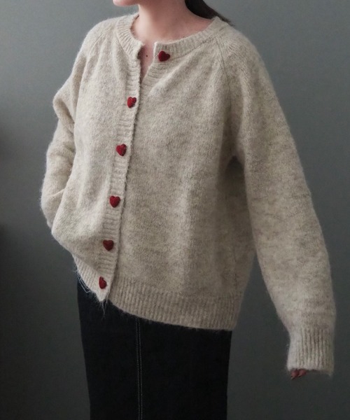 LAULEN（ローレン）の「heart button knit cardigan /ハートボタンニットカーディガン（カーディガン/ボレロ・レディース・アイボリー/チャコールグレー/ピンク・FREE）」の9枚目の写真
