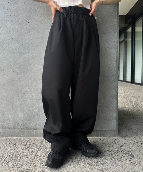 select MOCA by son(セレクトモカバイソン)の「タックバルーンワイドパンツ(その他パンツ・レディース・スミクロ/オフホワイト/グレイッシュブルー/ブラウン/ブラック・LARGE/MEDIUM)」の2枚目の写真