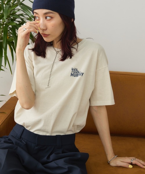 Auntie Rosa Holiday(アンティローザホリデー)の「ヴィンテージライクワッペンプリントロゴTEE(Tシャツ/カットソー・レディース・チャコールグレー/ナチュラル/ブルー・FREE)」の4枚目の写真