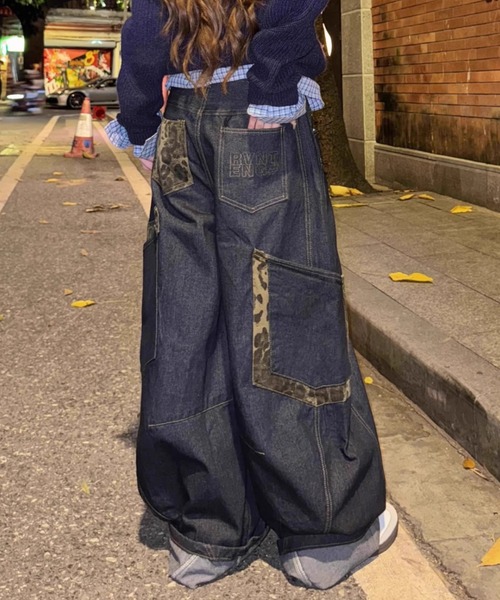 lilful(リルフル)の「レオパード柄 バレルレッグ ワイドカーブデニムパンツ(デニムパンツ・レディース・ブラック/ブルー・S/M)」の6枚目の写真