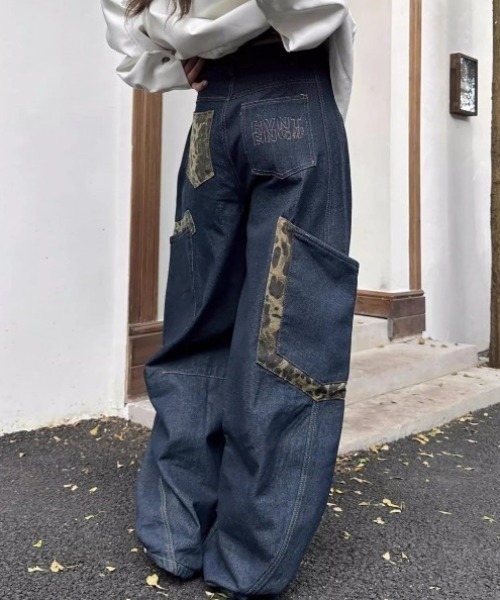 lilful(リルフル)の「レオパード柄 バレルレッグ ワイドカーブデニムパンツ(デニムパンツ・レディース・ブラック/ブルー・S/M)」の3枚目の写真