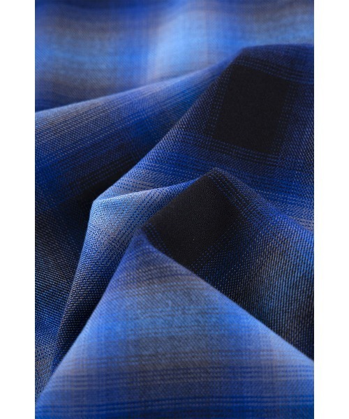 WOKE EDGE（ウォークエッジ）の「ロングスリーブ｜Ombre Shadow Check Shirt｜WOKE EDGE（シャツ/ブラウス・メンズ・ブルー/レッド・M/L/XL）」の15枚目の写真