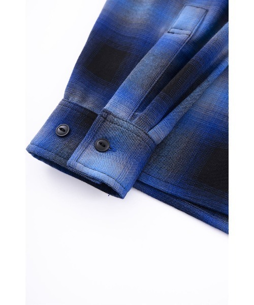 WOKE EDGE（ウォークエッジ）の「ロングスリーブ｜Ombre Shadow Check Shirt｜WOKE EDGE（シャツ/ブラウス・メンズ・ブルー/レッド・M/L/XL）」の16枚目の写真