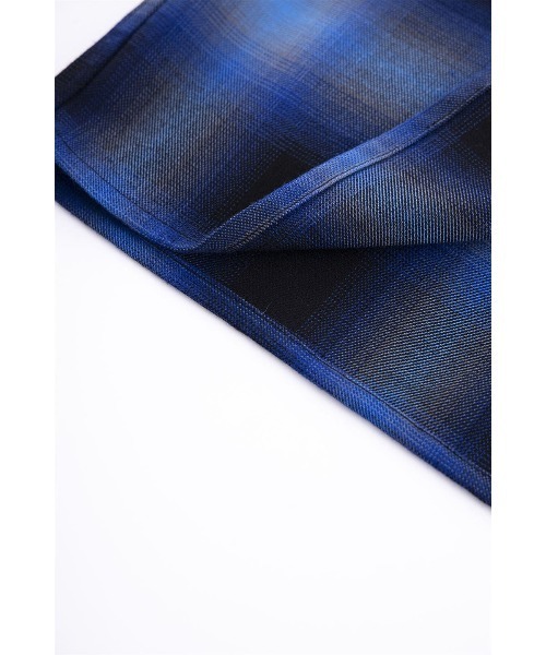 WOKE EDGE（ウォークエッジ）の「ロングスリーブ｜Ombre Shadow Check Shirt｜WOKE EDGE（シャツ/ブラウス・メンズ・ブルー/レッド・M/L/XL）」の17枚目の写真