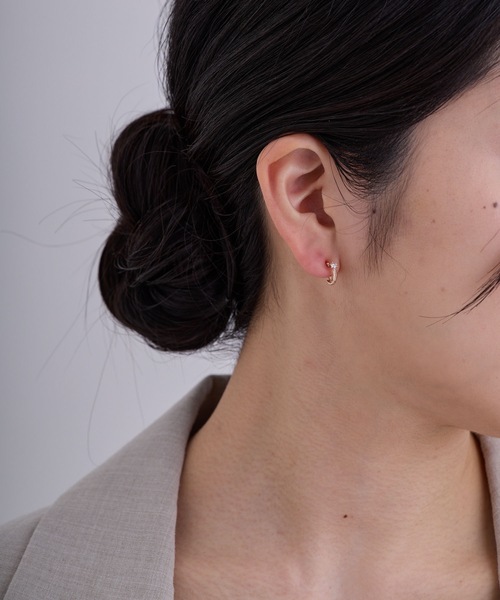 CALIN STANDARD(カリンスタンダード)の「◆金属アレルギー対応◆◆made in japan◆【痛くない】【落ちにくい】【ストレスフリーな着け心地】フロントキュービックジルコニア ミニループフィットイヤリング(イヤリング・レディース・ゴールド/ピンクゴールド/シルバー・FREE)」の10枚目の写真
