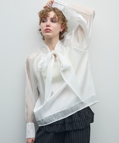 uyu.（ウユ）の「シルクタッチパフスリーブボウタイブラウス【uyu,/ウユ】（シャツ/ブラウス・レディース・ブラック/アイボリー・FREE）」の16枚目の写真