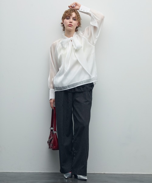 uyu.（ウユ）の「シルクタッチパフスリーブボウタイブラウス【uyu,/ウユ】（シャツ/ブラウス・レディース・ブラック/アイボリー・FREE）」の15枚目の写真