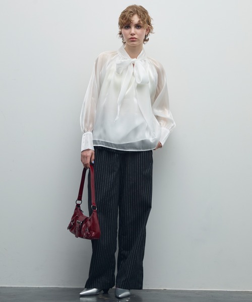 uyu.（ウユ）の「シルクタッチパフスリーブボウタイブラウス【uyu,/ウユ】（シャツ/ブラウス・レディース・ブラック/アイボリー・FREE）」の14枚目の写真