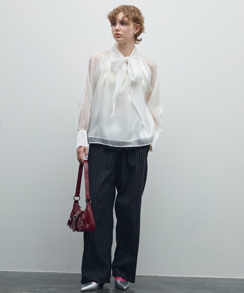 uyu.（ウユ）の「シルクタッチパフスリーブボウタイブラウス【uyu,/ウユ】（シャツ/ブラウス・レディース・ブラック/アイボリー・FREE）」の13枚目の写真