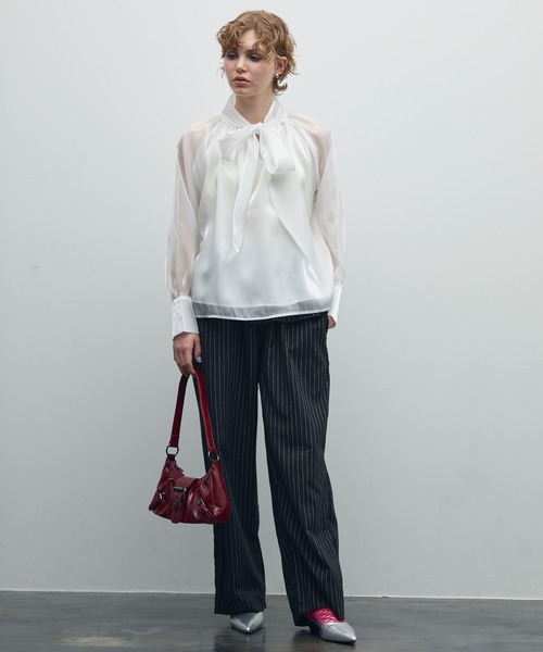 uyu.（ウユ）の「シルクタッチパフスリーブボウタイブラウス【uyu,/ウユ】（シャツ/ブラウス・レディース・ブラック/アイボリー・FREE）」の12枚目の写真