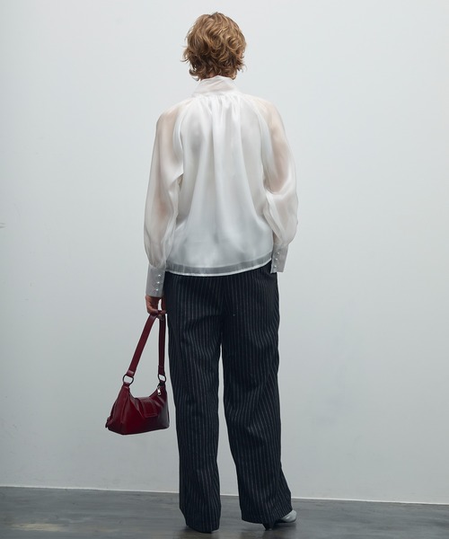 uyu.（ウユ）の「シルクタッチパフスリーブボウタイブラウス【uyu,/ウユ】（シャツ/ブラウス・レディース・ブラック/アイボリー・FREE）」の11枚目の写真