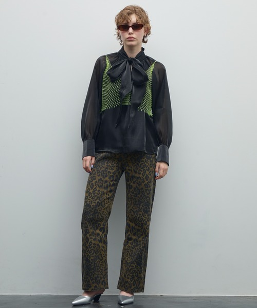 uyu.（ウユ）の「シルクタッチパフスリーブボウタイブラウス【uyu,/ウユ】（シャツ/ブラウス・レディース・ブラック/アイボリー・FREE）」の5枚目の写真