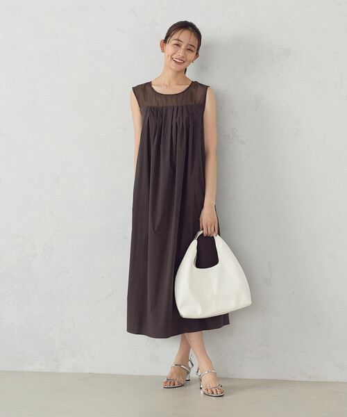 COMME CA ISM(コムサイズム)の「コットンナイロンストレッチタイプライター ノースリーブワンピース(ワンピース・レディース・ブラウン/ベージュ/ブラック・FREE)」の9枚目の写真