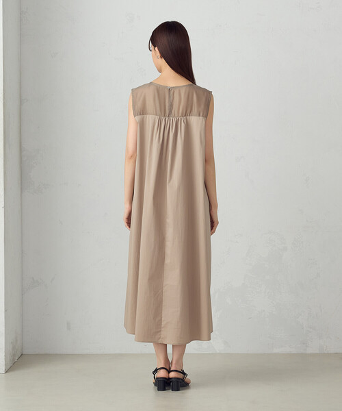 COMME CA ISM(コムサイズム)の「コットンナイロンストレッチタイプライター ノースリーブワンピース(ワンピース・レディース・ブラウン/ベージュ/ブラック・FREE)」の16枚目の写真