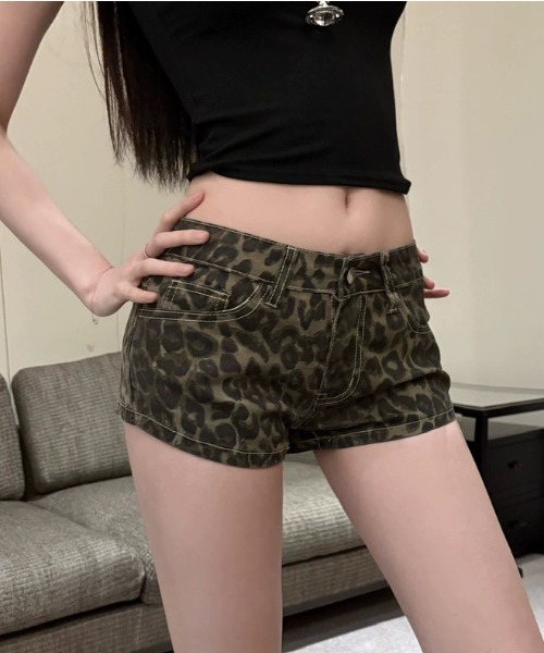 AsRiRe(アスリレイ)の「レオパードミニパンツ(その他パンツ・レディース・ブラウン・S/M/L)」の2枚目の写真