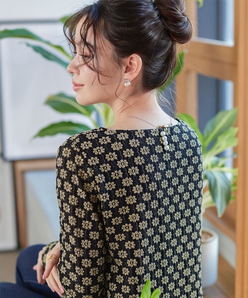 Tiaclasse(ティアクラッセ)の「花柄カットレースフレアトップス(Tシャツ/カットソー・レディース・ブラック系/ブラック/オフホワイト/ベージュ系・XL/XXL)」の6枚目の写真