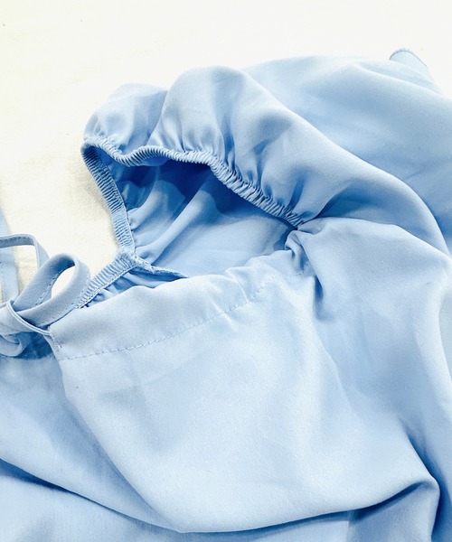 VIBGYOR(ヴィブジョー)の「2WAY リボンパフスリーブ オフショルブラウス(CZ)(シャツ/ブラウス・レディース・ホワイト/ライトブルー・LARGE/MEDIUM)」の5枚目の写真