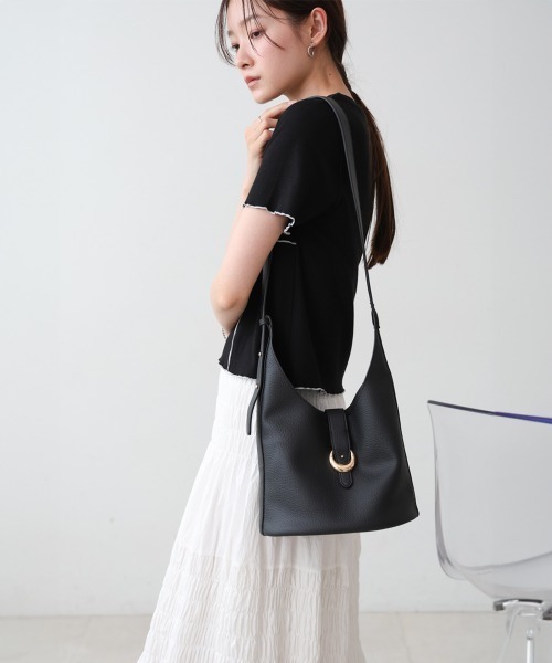 Bab（バブ）の「ポーチ付きサイドベルトバッグ（ショルダーバッグ・レディース・ブラック/ブラウン/ベージュ・ONESIZE）」の4枚目の写真