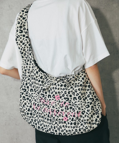 ANOTHER S（アナザーエス）の「ヒョウ柄レオパード柄 トートショルダーバッグ大容量（ショルダーバッグ・レディース・ホワイト/ベージュ・FREE）」の6枚目の写真