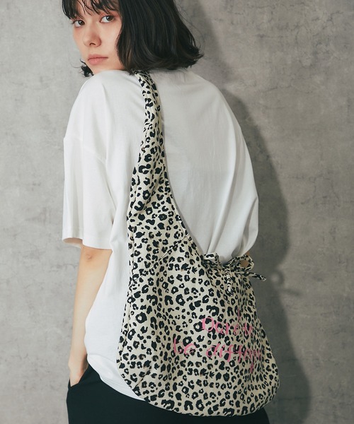 ANOTHER S（アナザーエス）の「ヒョウ柄レオパード柄 トートショルダーバッグ大容量（ショルダーバッグ・レディース・ホワイト/ベージュ・FREE）」の3枚目の写真