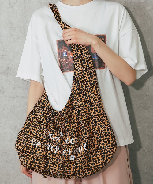 ANOTHER S（アナザーエス）の「ヒョウ柄レオパード柄 トートショルダーバッグ大容量（ショルダーバッグ・レディース・ホワイト/ベージュ・FREE）」の13枚目の写真