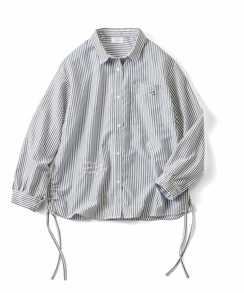 Live in comfort(リブインコンフォート)の「リブ イン コンフォート こっそり刺しゅうがかわいい サイドドロストストライプシャツ(シャツ/ブラウス・レディース・ブラック/ブルー・L/M/LL/3L/S)」の2枚目の写真