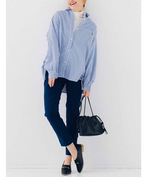 Live in comfort(リブインコンフォート)の「リブ イン コンフォート こっそり刺しゅうがかわいい サイドドロストストライプシャツ(シャツ/ブラウス・レディース・ブラック/ブルー・L/M/LL/3L/S)」の3枚目の写真