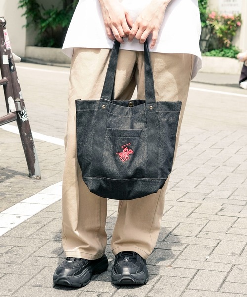 BEVERLY HILLS POLO CLUB(ビバリーヒルズポロクラブ)の「【BEVERLY HILLS POLO CLUB/ビバリーヒルズポロクラブ】【デニム素材で魅せるトラッド】デニム トートバッグ 大きめ A4・PC対応 肩掛け可(トートバッグ・メンズ・ブルー/ブラック/ネイビー・FREE)」の1枚目の写真
