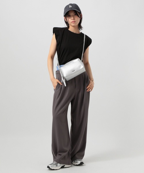 BAYFLOW（ベイフロー）の「[収納力抜群]軽量ウォレットショルダー（ショルダーバッグ・レディース・アイボリー/ブラック/シルバー・FREE）」の4枚目の写真