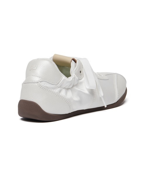 無料配送 ◆clor ◆ SCRUNCH LACEUP FLAT SNEAKERS セール】SCRUNCH LACE UP FLAT SNEAKERS（スニーカー）｜clor