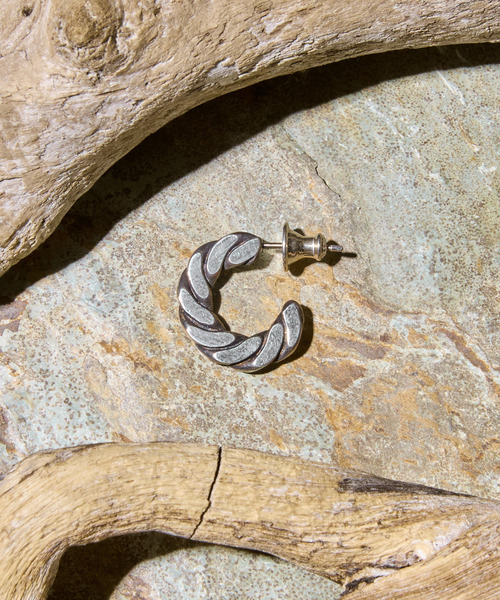 HARIM（ハリム）の「HARIM ハリム / PRESS PIERCE 2 シルバー925プレスピアス オキシデーション 片耳用 / HRA062 SINGLE OX（ピアス（片耳用）・メンズ・シルバー・FREE）」の3枚目の写真