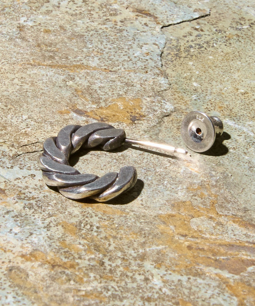 HARIM（ハリム）の「HARIM ハリム / PRESS PIERCE 2 シルバー925プレスピアス オキシデーション 片耳用 / HRA062 SINGLE OX（ピアス（片耳用）・メンズ・シルバー・FREE）」の5枚目の写真