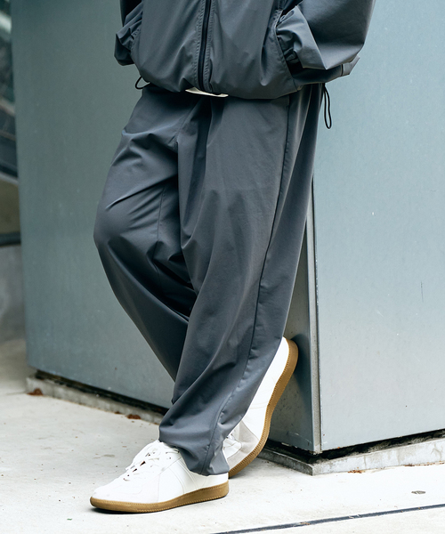 417 EDIFICE(フォーワンセブンエディフィス)の「《追加》"超冷感" UVCUT Freezetec ジョグパンツ(その他パンツ・メンズ・ベージュ/ブラック/チャコールグレー・SMALL/MEDIUM/LARGE)」の1枚目の写真